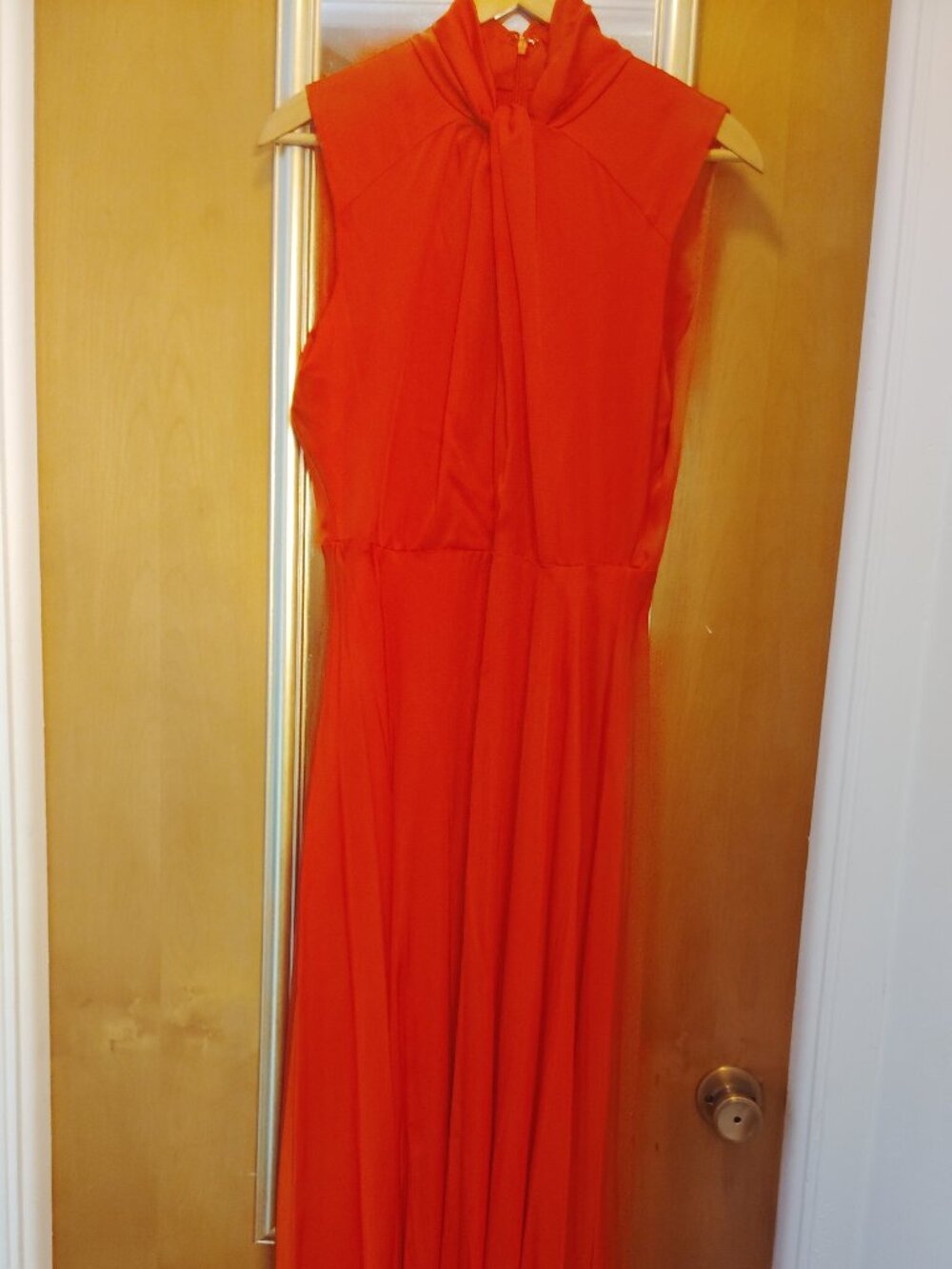 Elie Tahari size 8 red sleeveless sheath dress